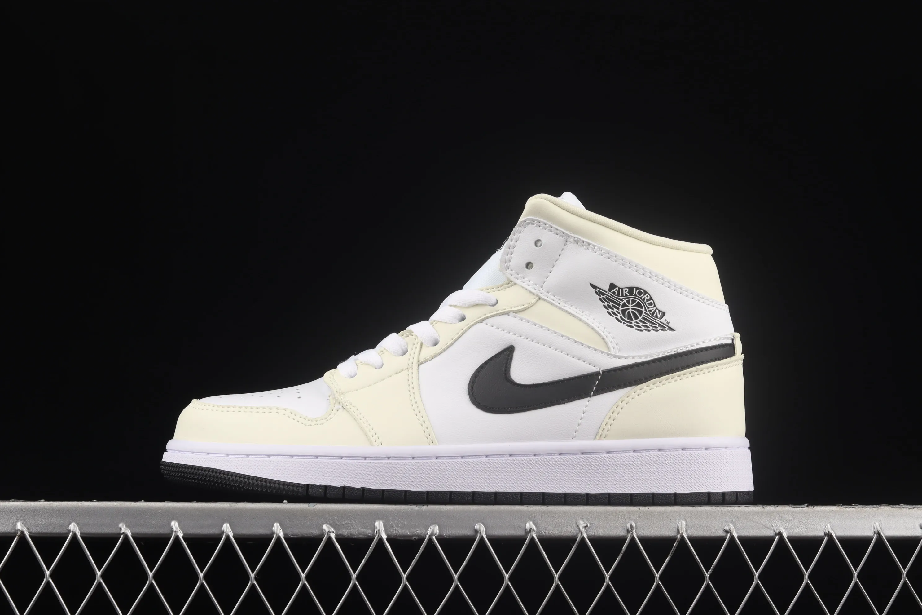 All categories Air Jordan Jordan series basketball shoes Air Jordan 1 Mid Air Jordan 1 Mid AJ1 Joe 1 white apricot milk coconut cream China basketball shoes BQ6472-121